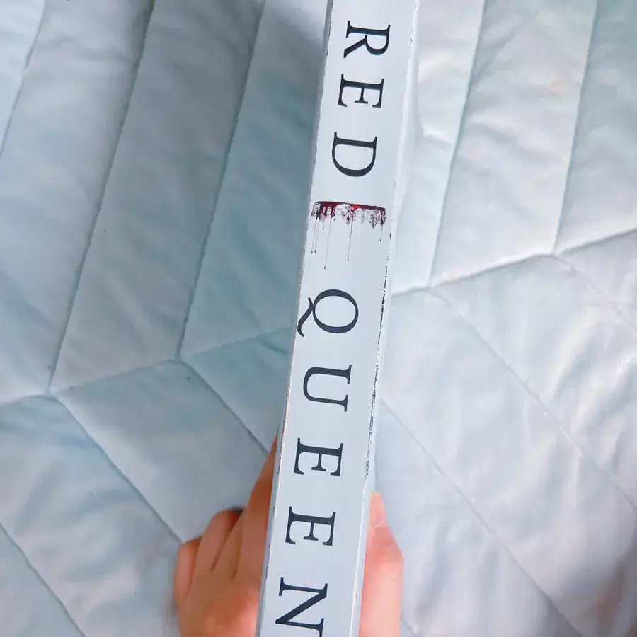 로맨스판타지 소설 레드퀸 <Red Queen: 적혈의 여왕> 영어 원서