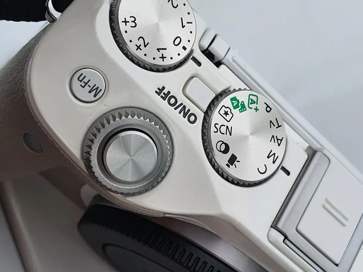 eos m3 화이트  바디