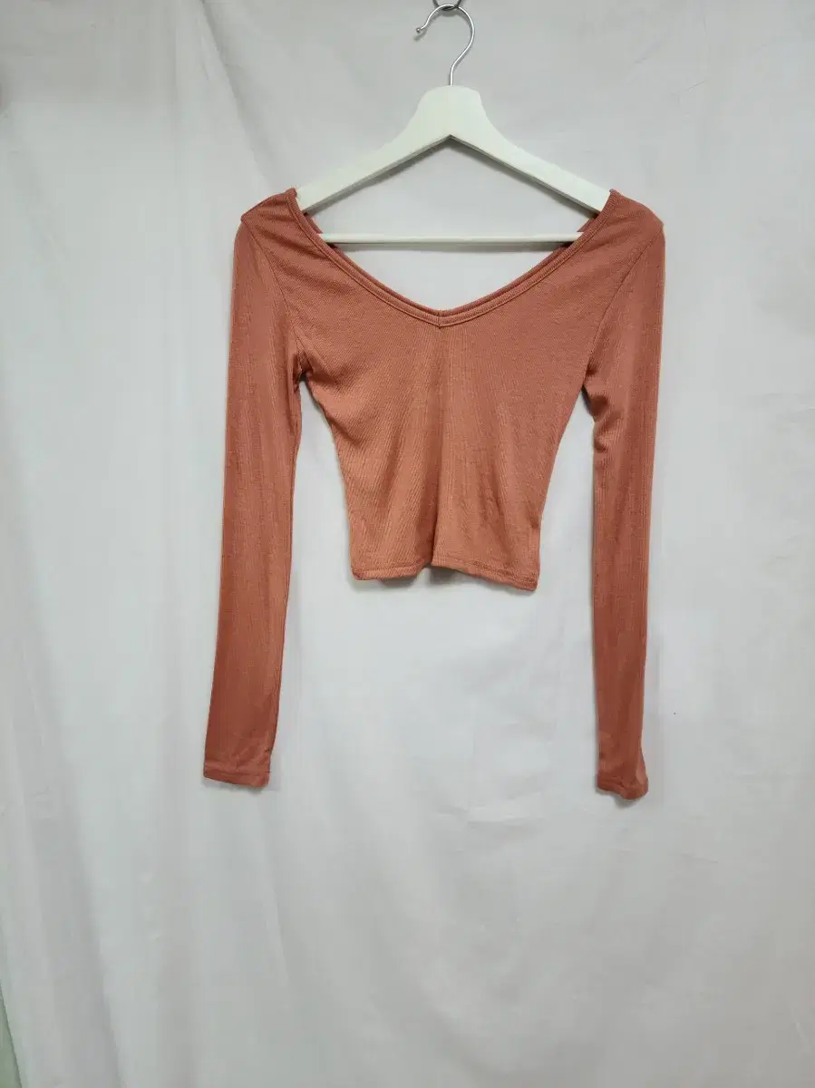 New Product) Long-sleeved ribbed crop top