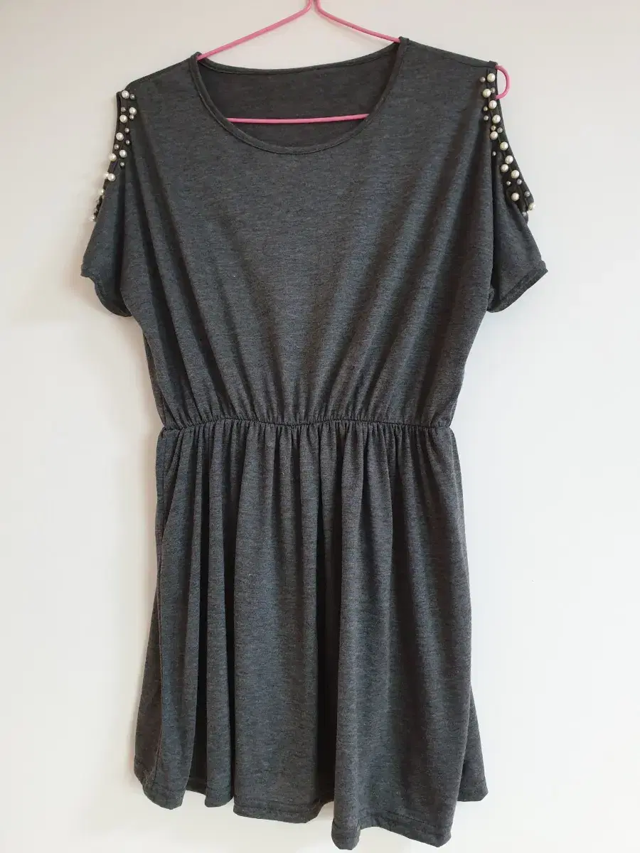 @ New Arrivals/ pearlized gray sleeveless ONEPIECE 