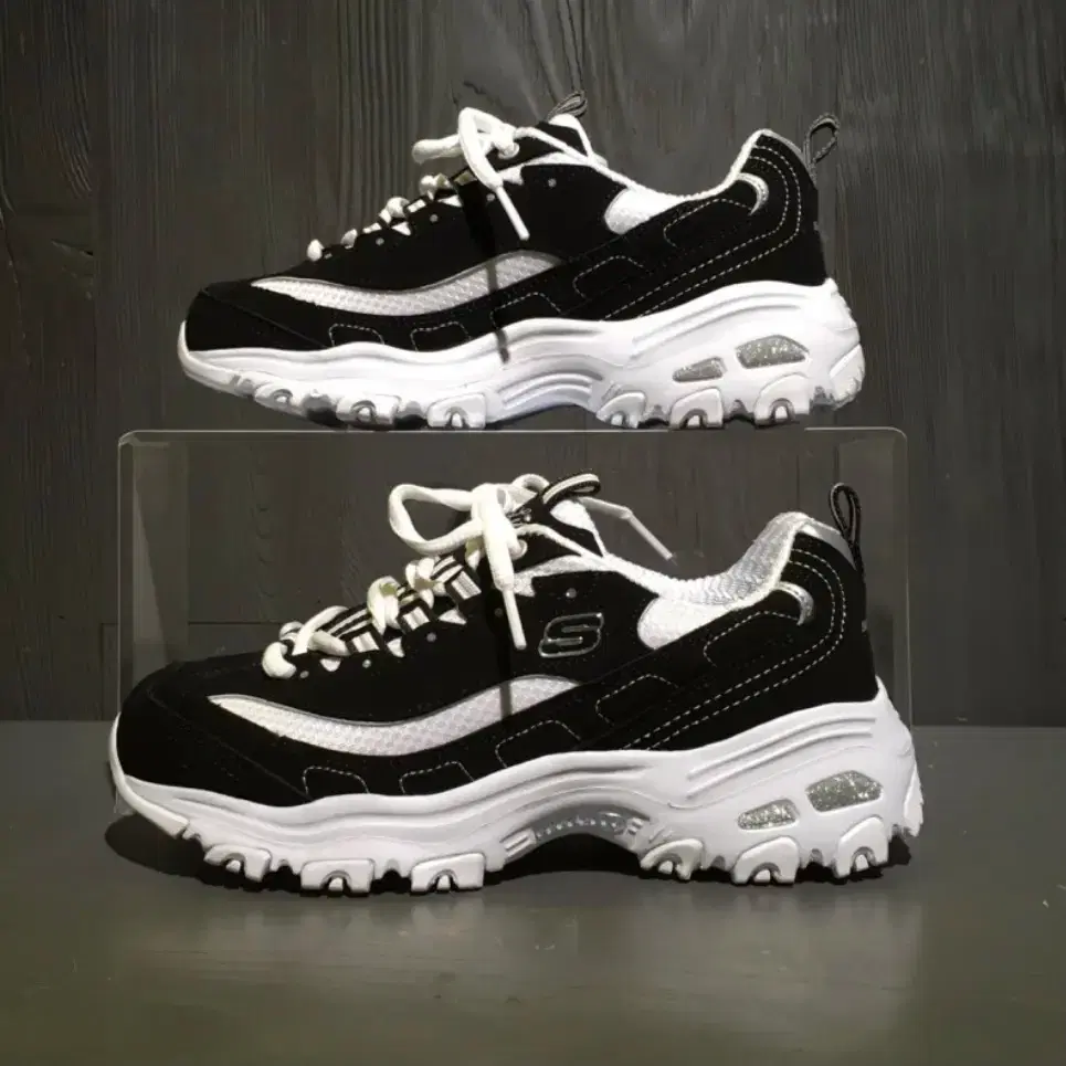 어글리운동화 스케쳐스 신발 딜라이트 익스트림 검정 흰색 가성비 가격