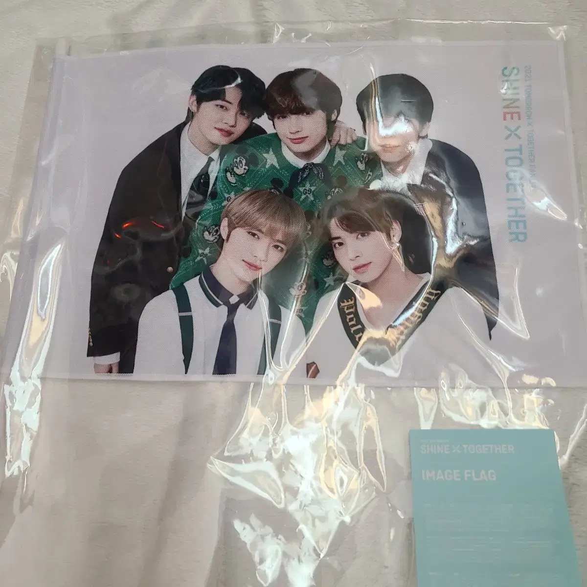 TXT Image Flag Tomorrow X Together Yeonjun Soobin Beomgyu Taehyun Huening Kai