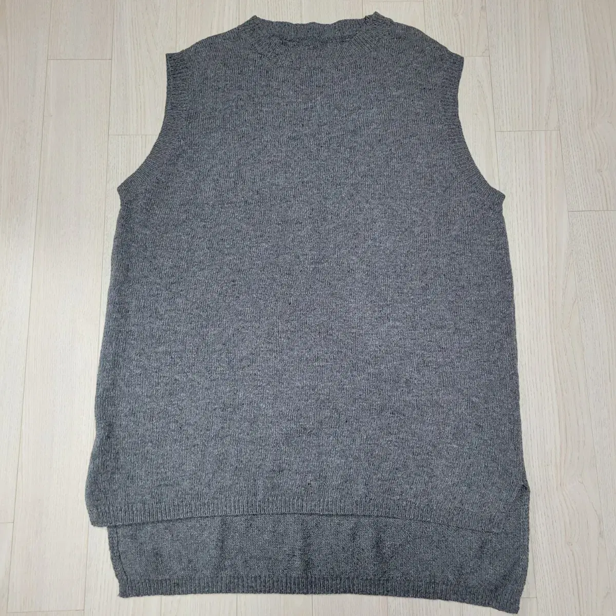 Knit vest (5,000 won including shipping)