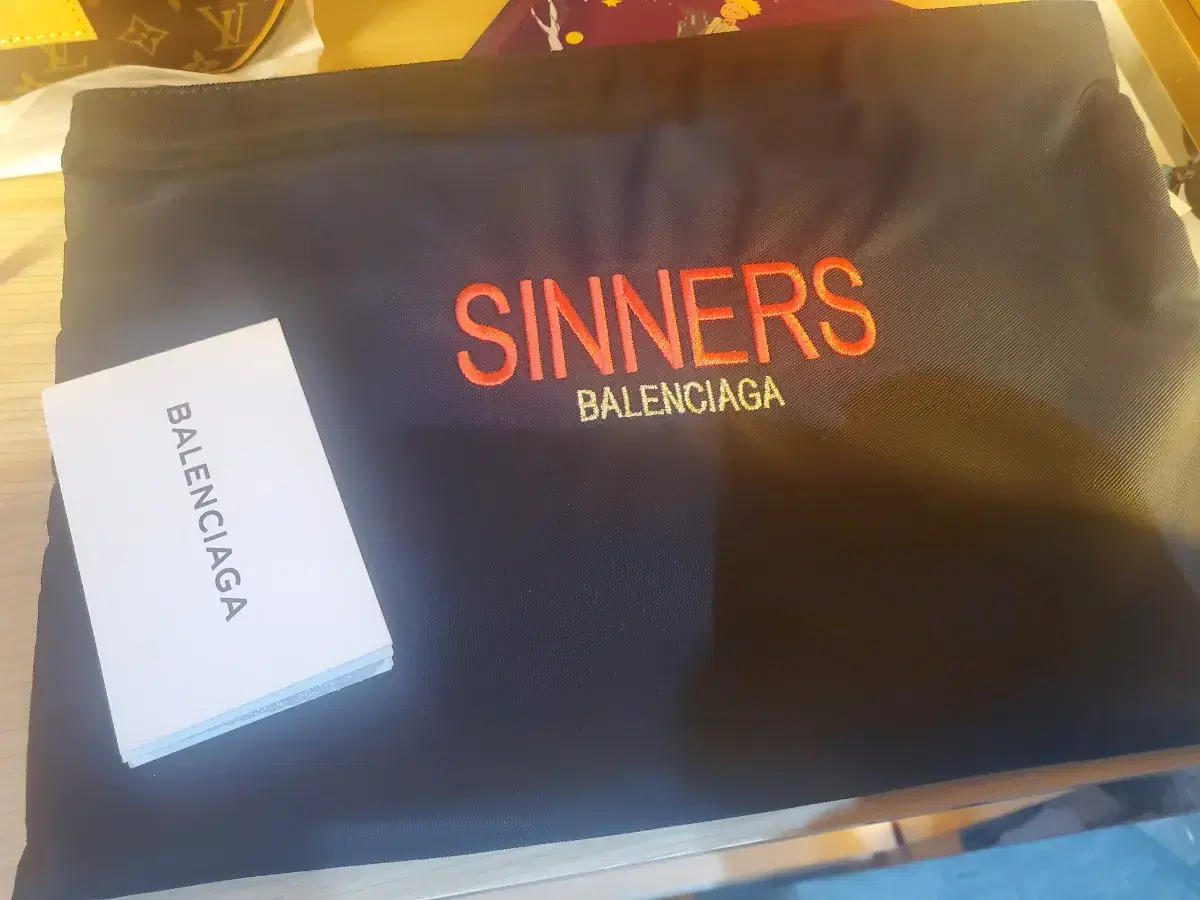 발렌시아가 SINNERS 정품 클러치 백