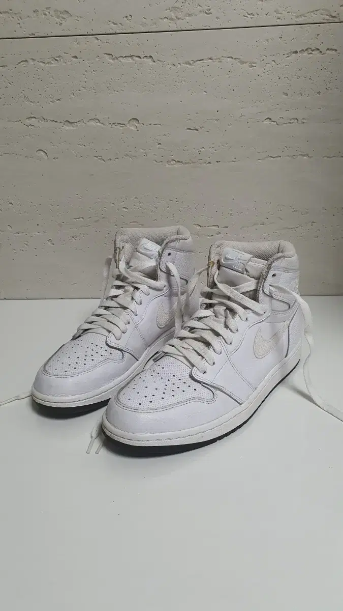 265>Jordan 1 Retro OG High Triple White