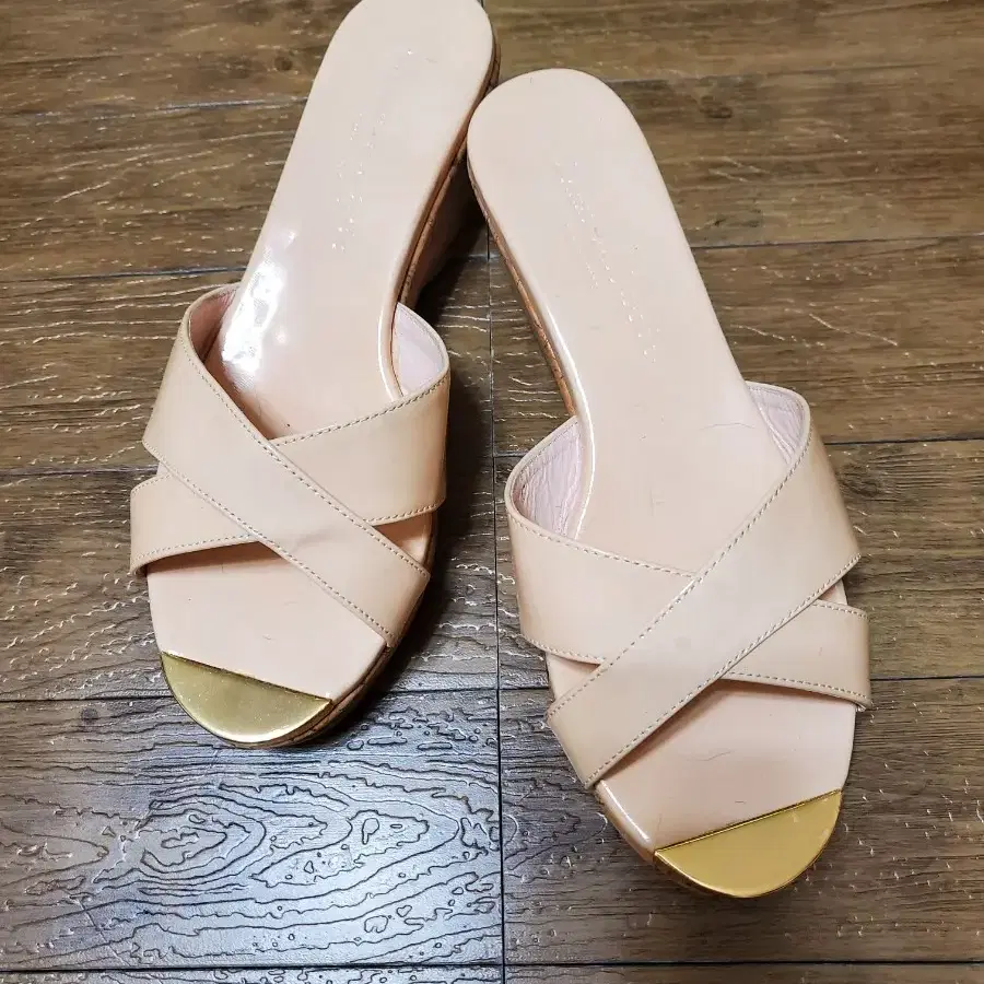 Chaussure Lapin 에나멜 슬리퍼230