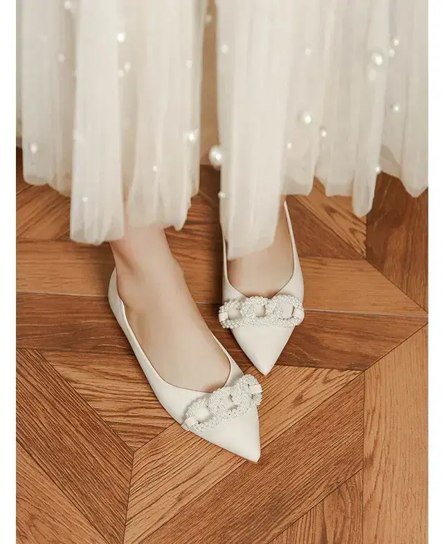 Pointed stiletto single shoe