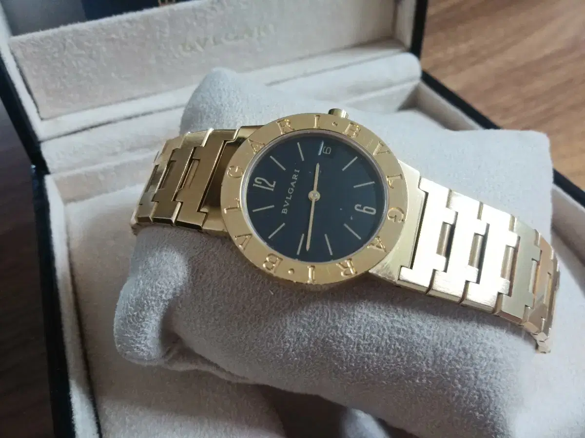 Bulgari Gold 33mm 18K Gold All Gold