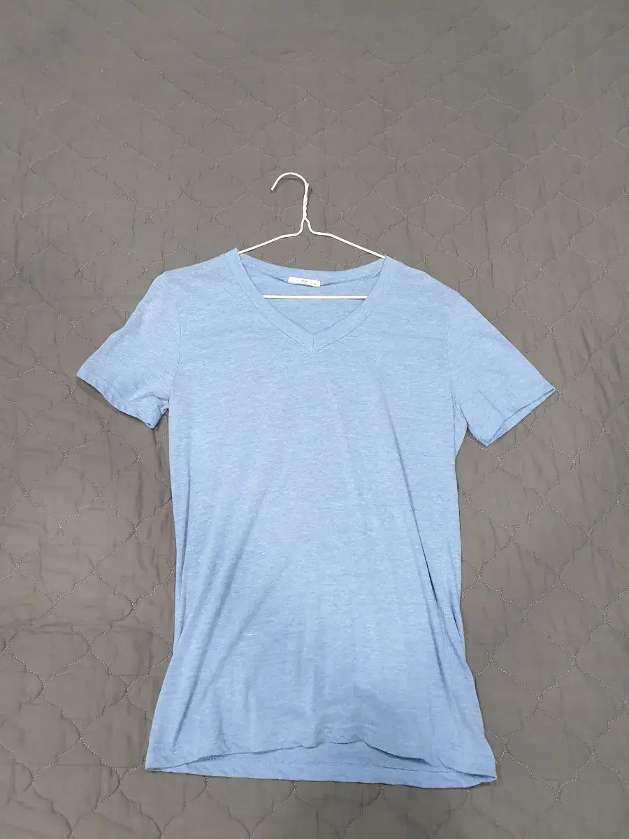 YSK V-Neck Vahn Tee