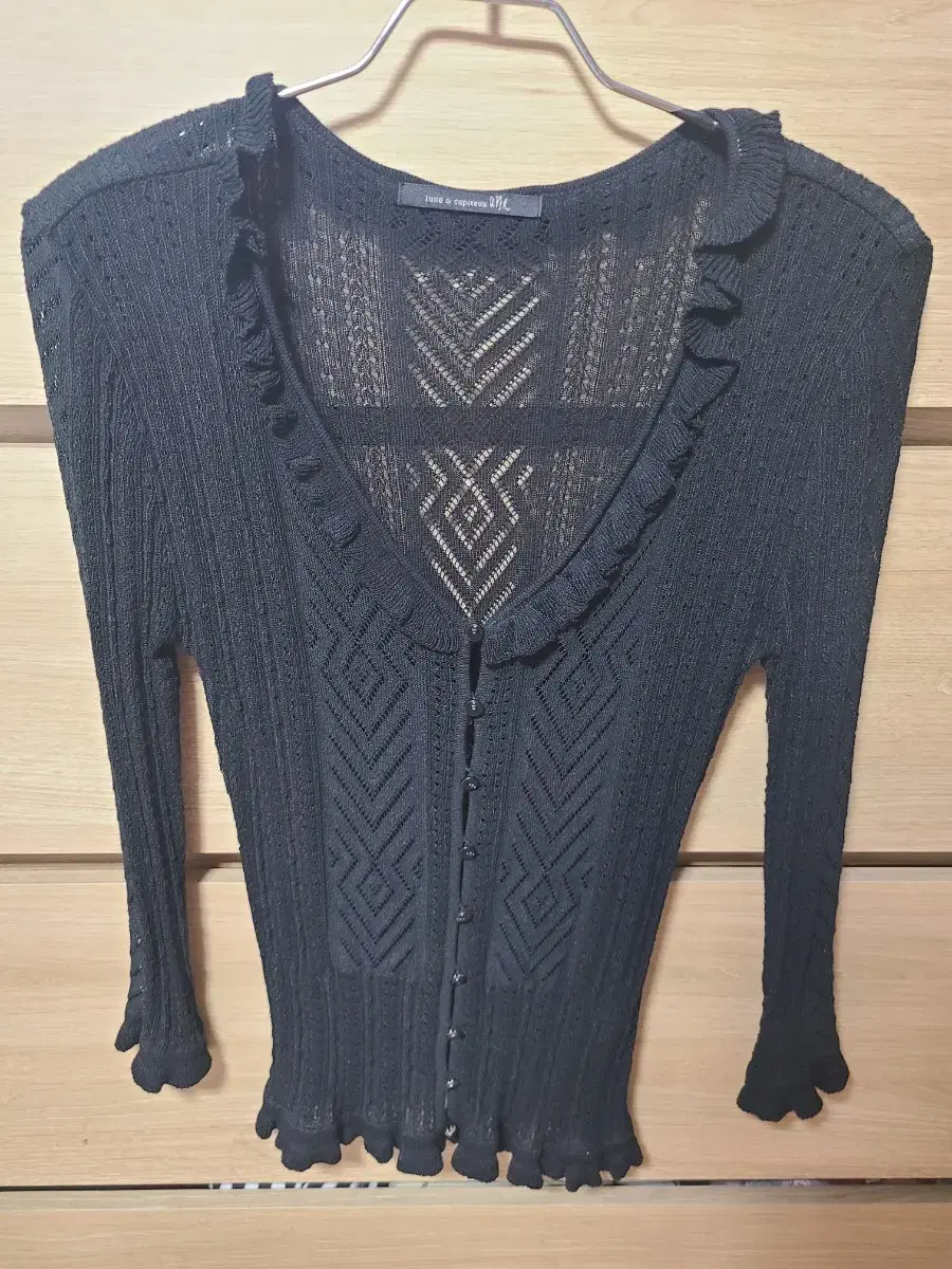 une knit cardigan