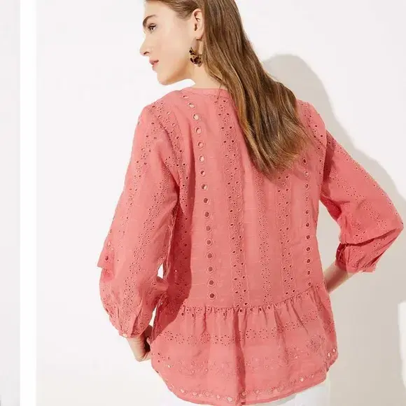 로프트 NWT Eyelet Split Neck Peplum Blouse