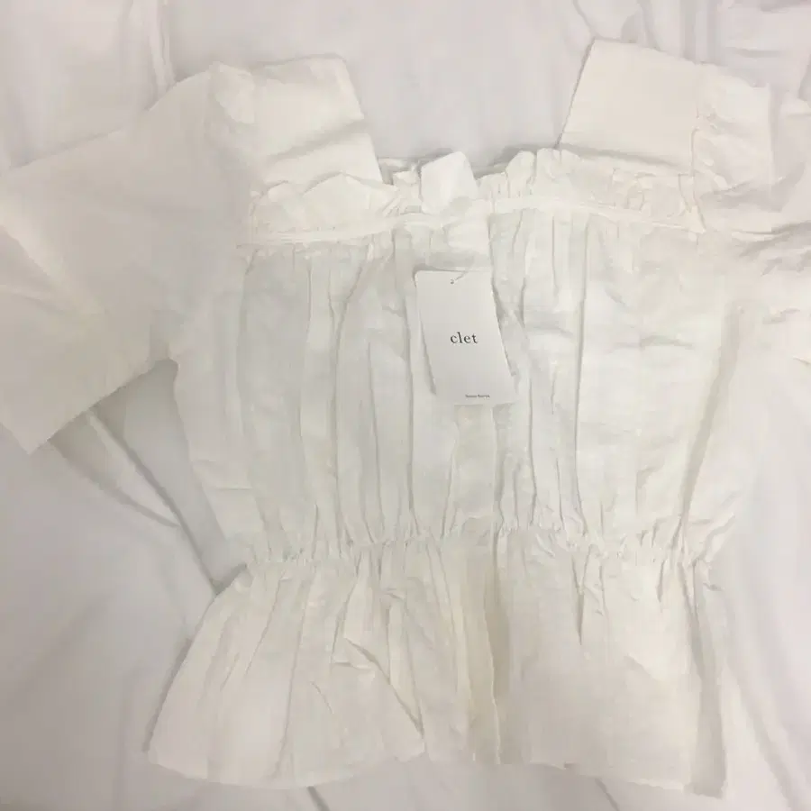 *새상품* clet FRILL CROP BLOUSE