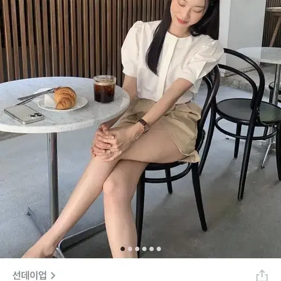 선데이업 화이트 흰색 단추 퍼프 블라우스 bl