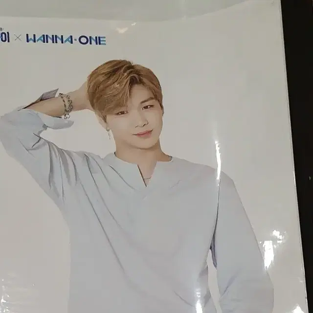 강다니엘 요하이 전신포스터 양도