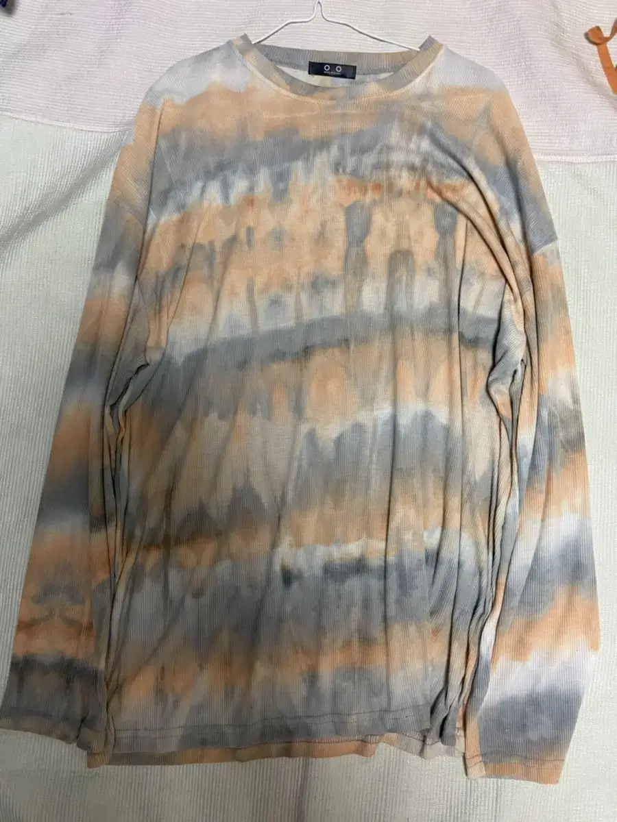 Tie-dye long sleeves