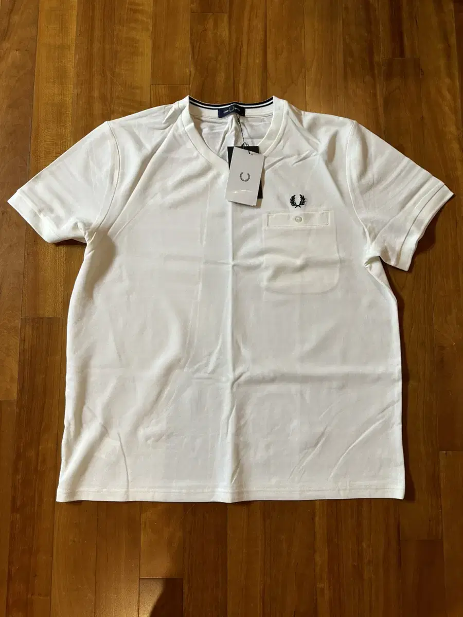 New arrivals Fred Perry XL (105-110) V-neck T-shirt with vahn sleeves big size