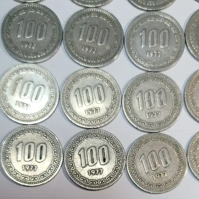 1977년도 100원 화폐 동전 옛날돈 주화