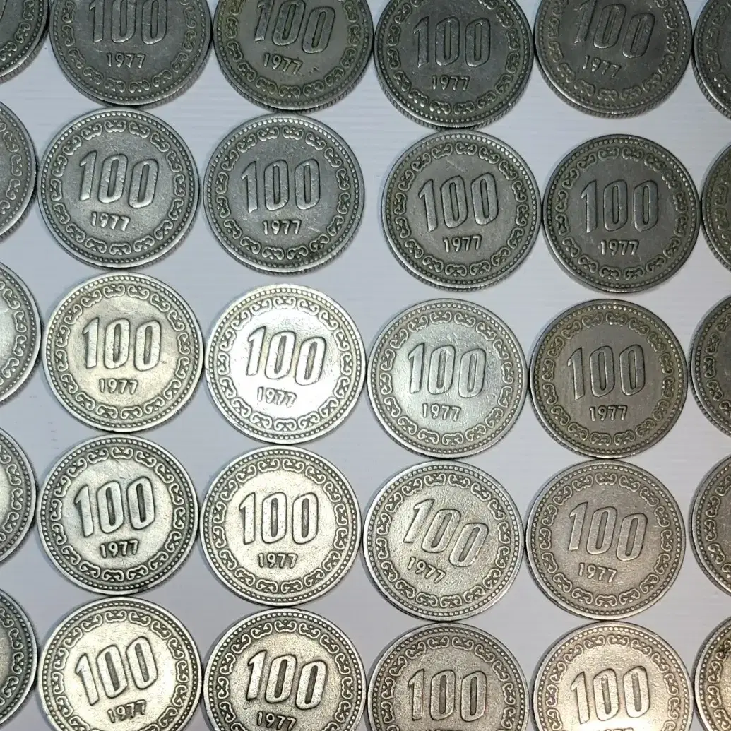 1977년도 100원 화폐 동전 옛날돈 주화