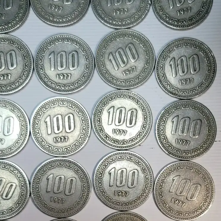 1977년도 100원 화폐 동전 옛날돈 주화