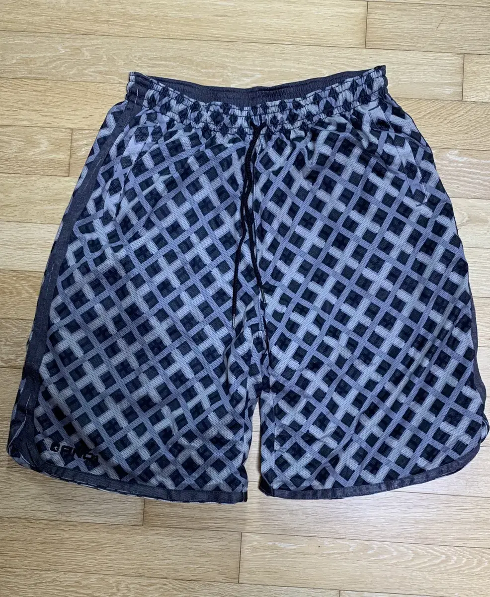 [L]AND1 And One Check Reversible Short Pants