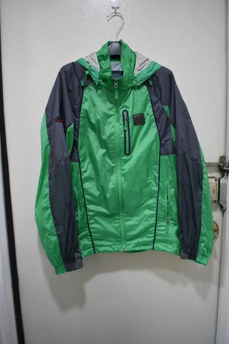 [95] KOLONGSPORT Men's Lightweight Windbreaker