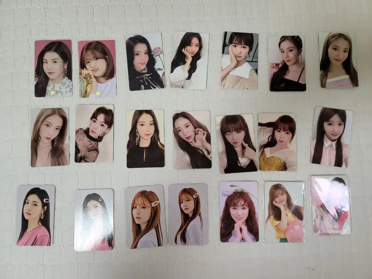 We are selling the components of the photocard, and album of iz*one.