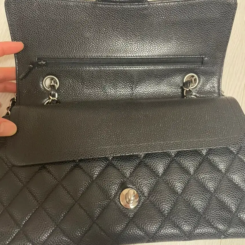 샤넬 샤넬클래식캐비어은장미듐 사진 2