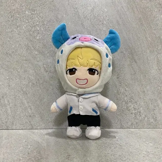 Enulable) bangtan doll little tae tae sell.