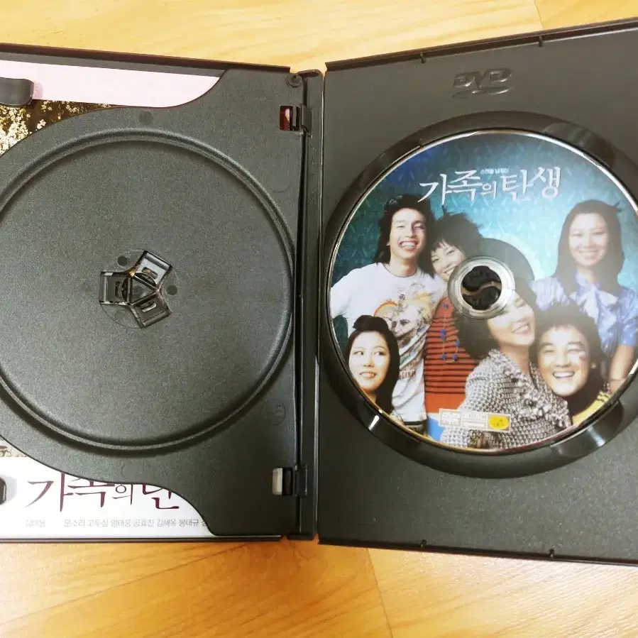 영화 가족의탄생 DVD (정유미, 공효진, 문소리)