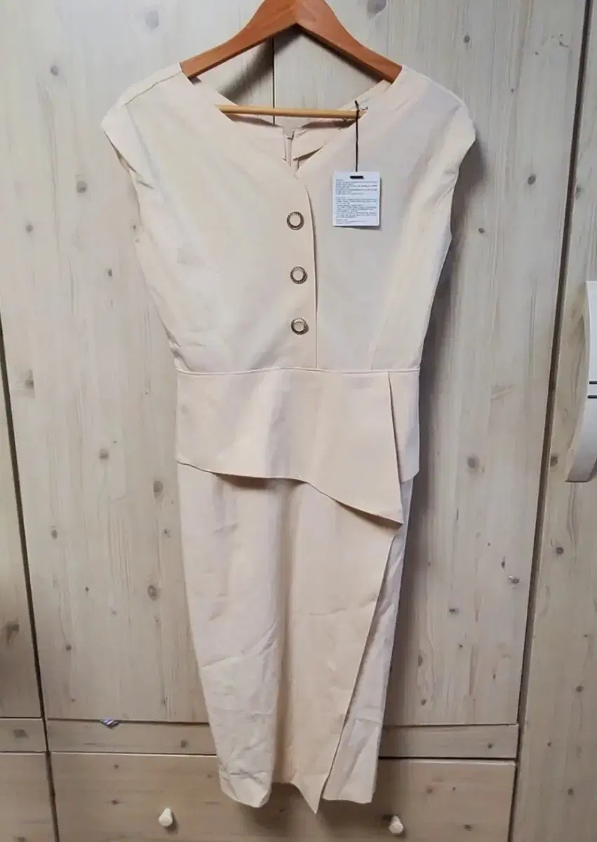 (Sell at less than half price) Cream ONEPIECE