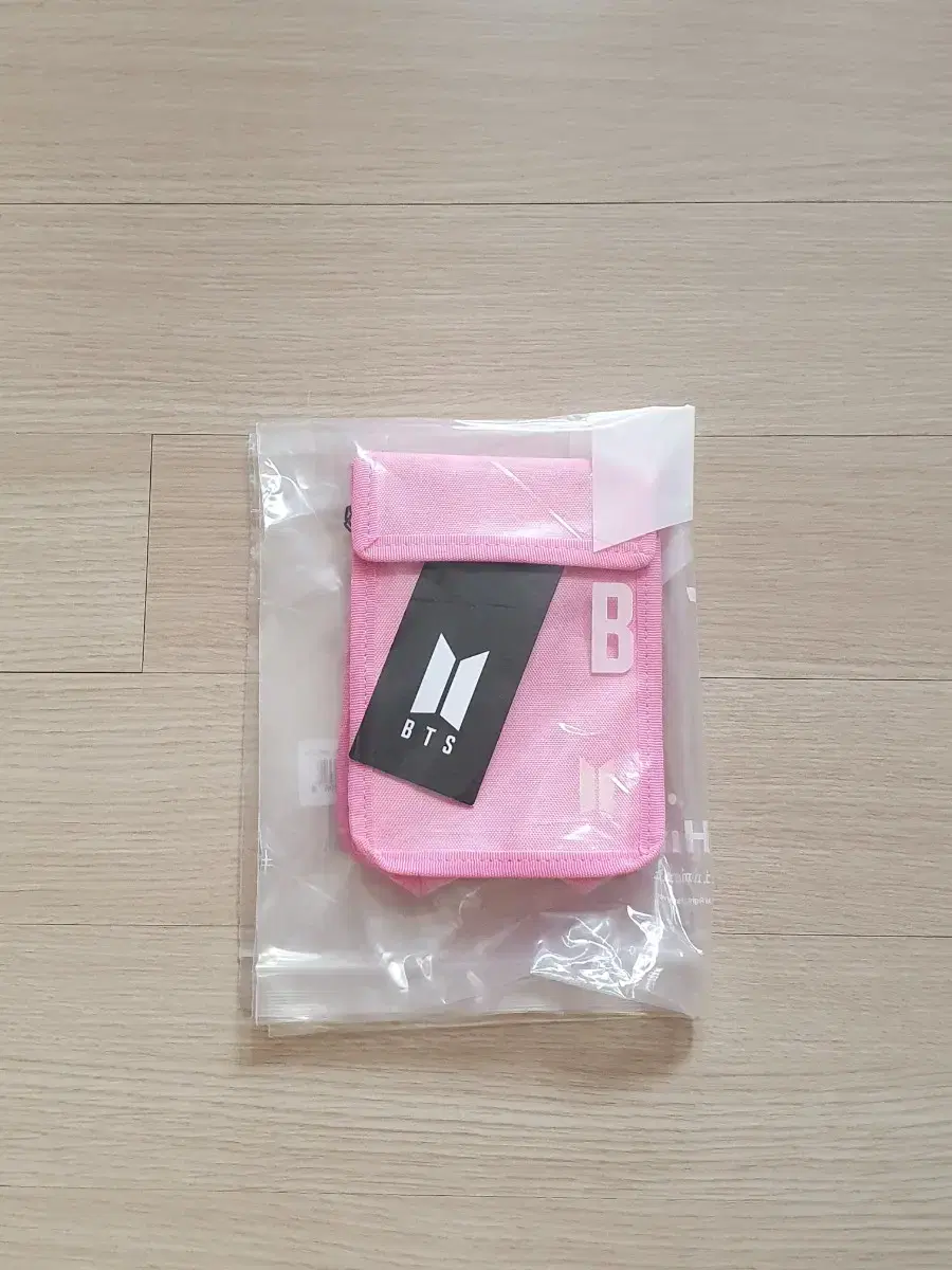 Unsealed, original price or less) bangtan popup store Small Sieun Concert Mini Bag