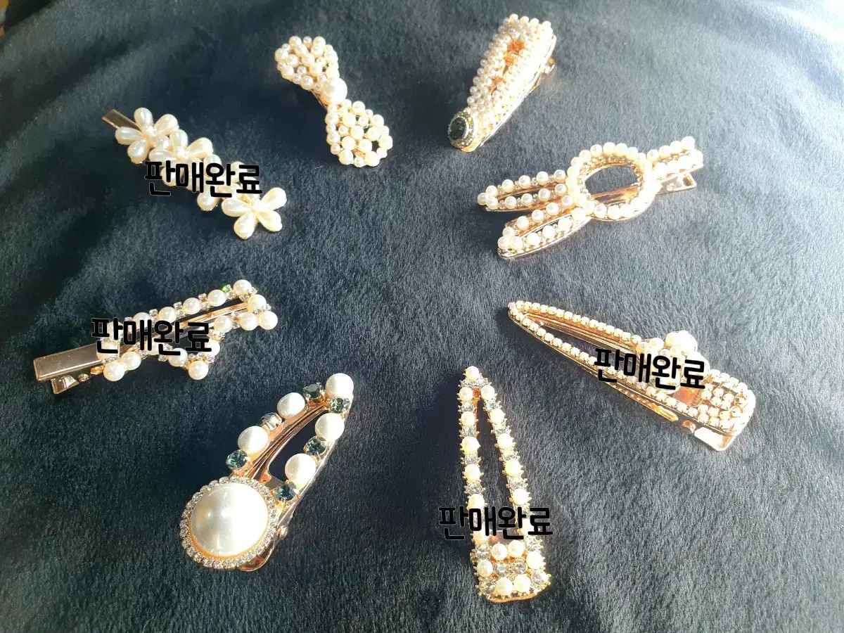  Hairpin with pearls