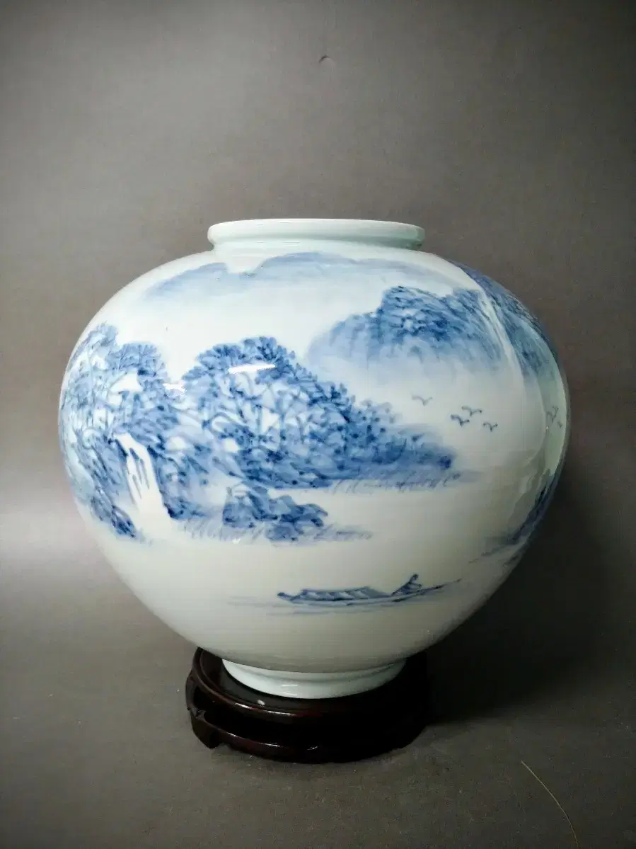 Landscape-patterned blue and white porcelain moon jar. Okcheon Kim Ok-cheol