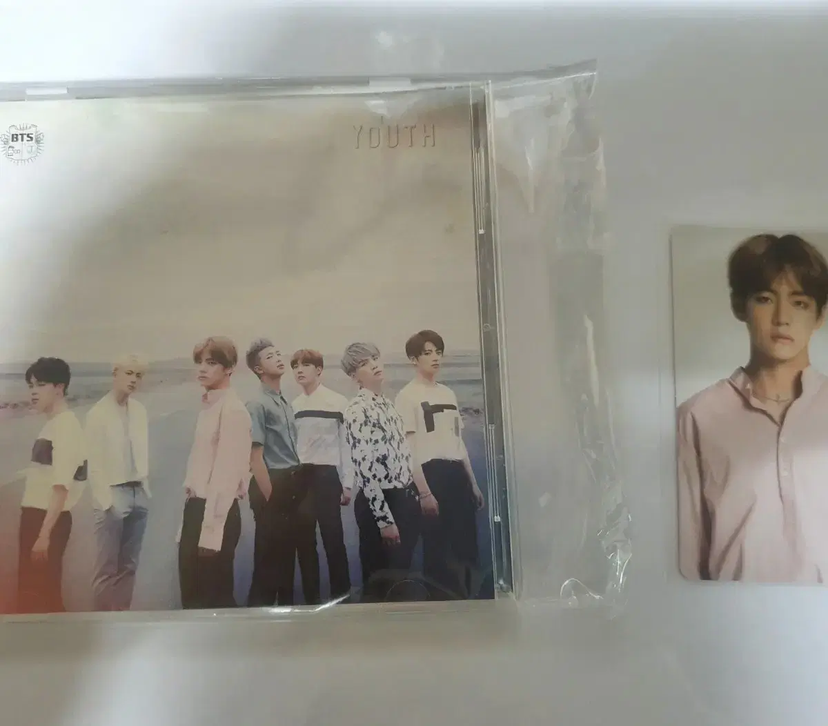 Bangtan Japan U album including Taehyung photocard 