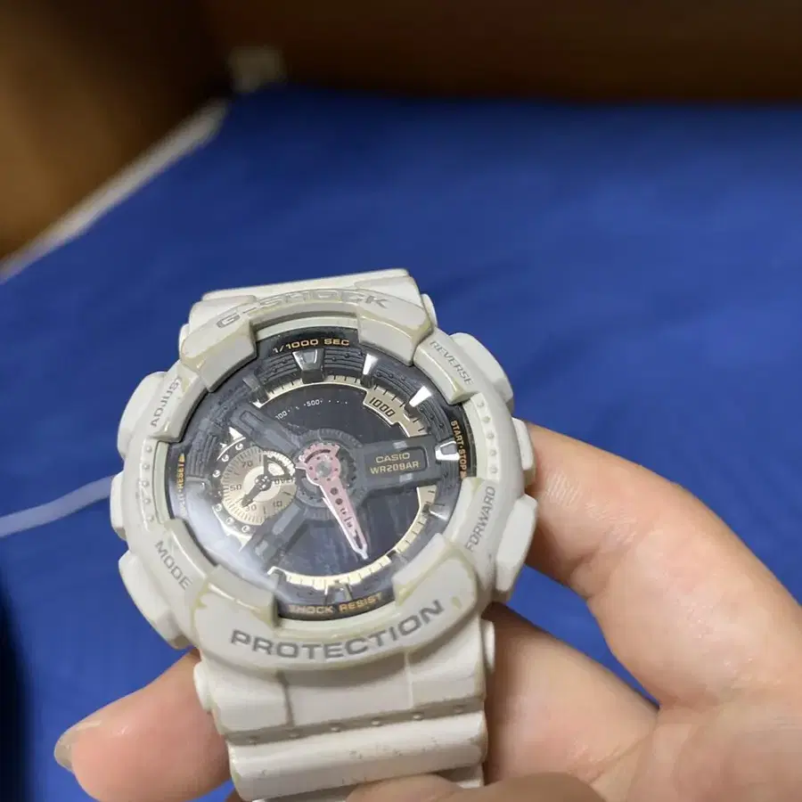 지샥 g shock 흰골 (GA-110RG)