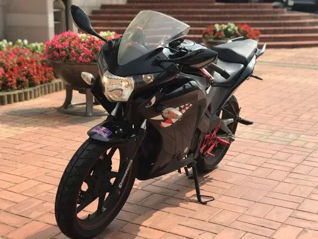 CBR125 2014년식 상태S급 아크라포빅 검정차량 판매합니다