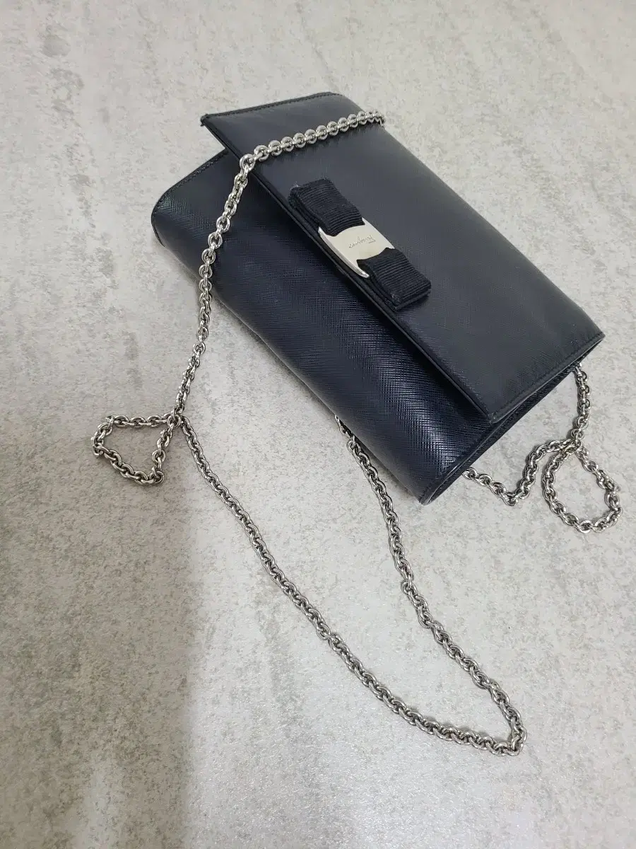 SALE Salvatore Ferragamo 지니크로스백