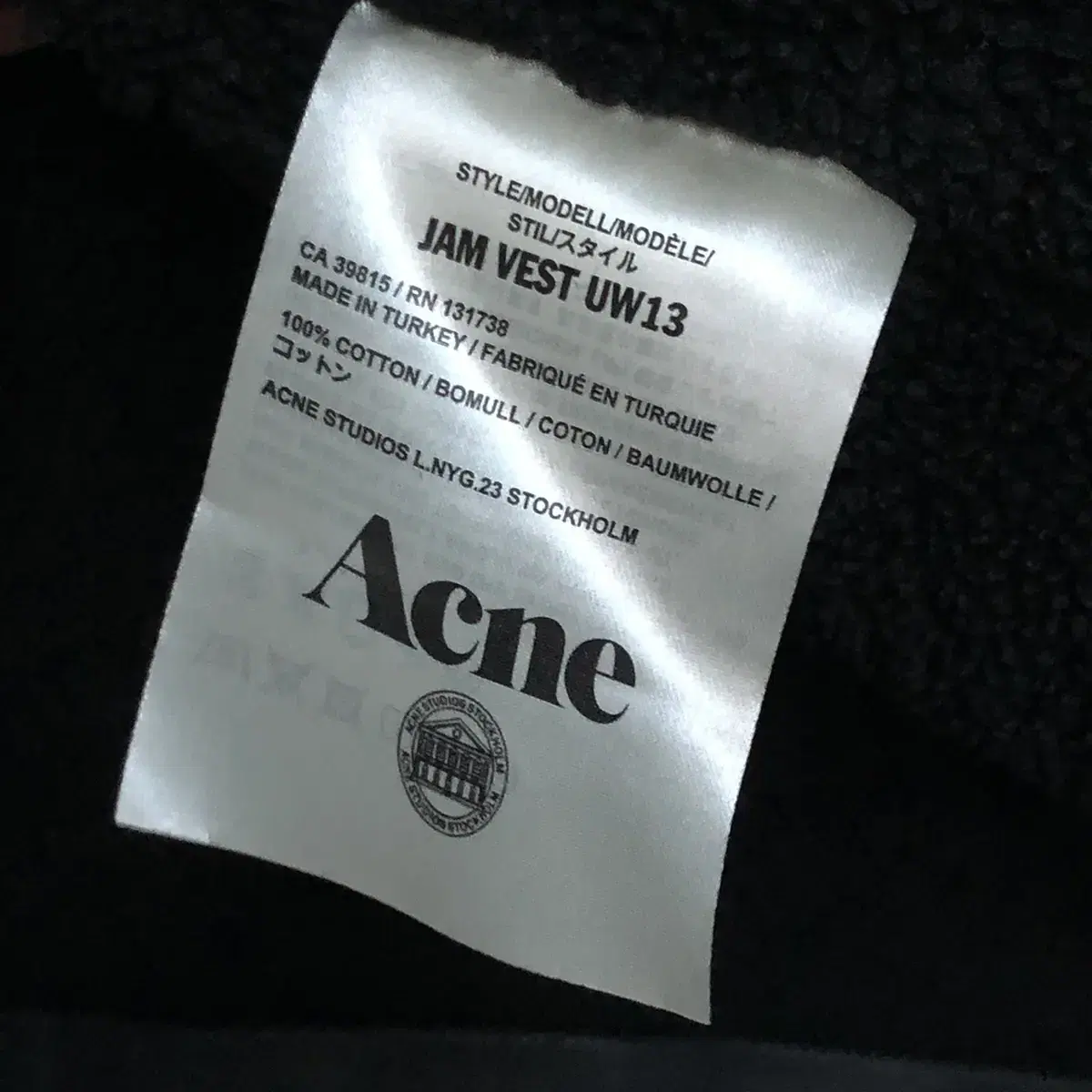 Acne jam vest