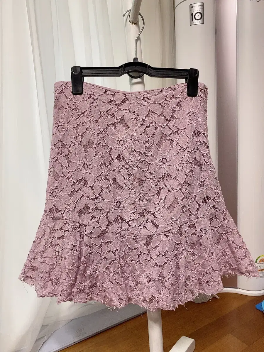 Lace skirt