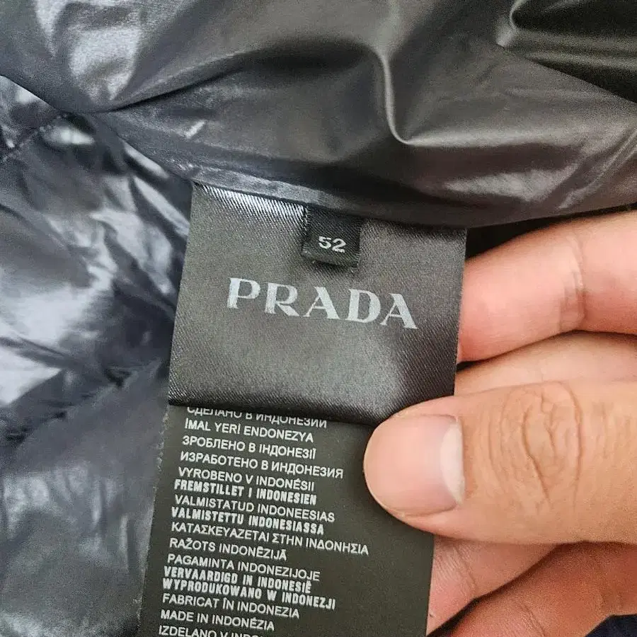 PRADA 프라다 삼각로고 견장 패딩 블루패딩 팔아요