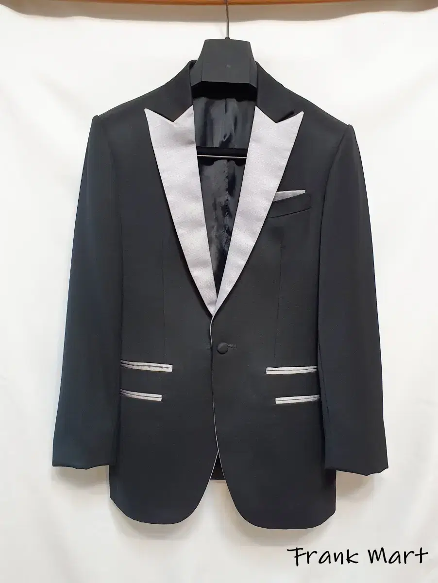 Men's formal tuxedo (32" waist)