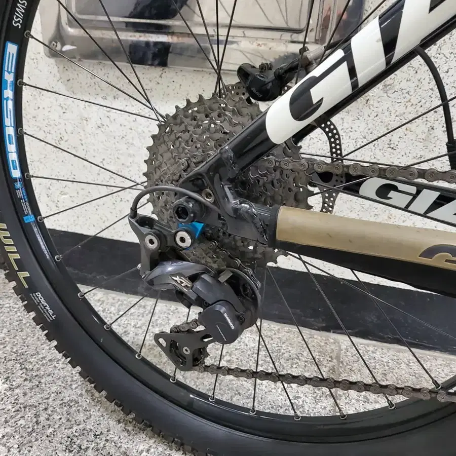 자이언트 다운힐 자전거 MTB