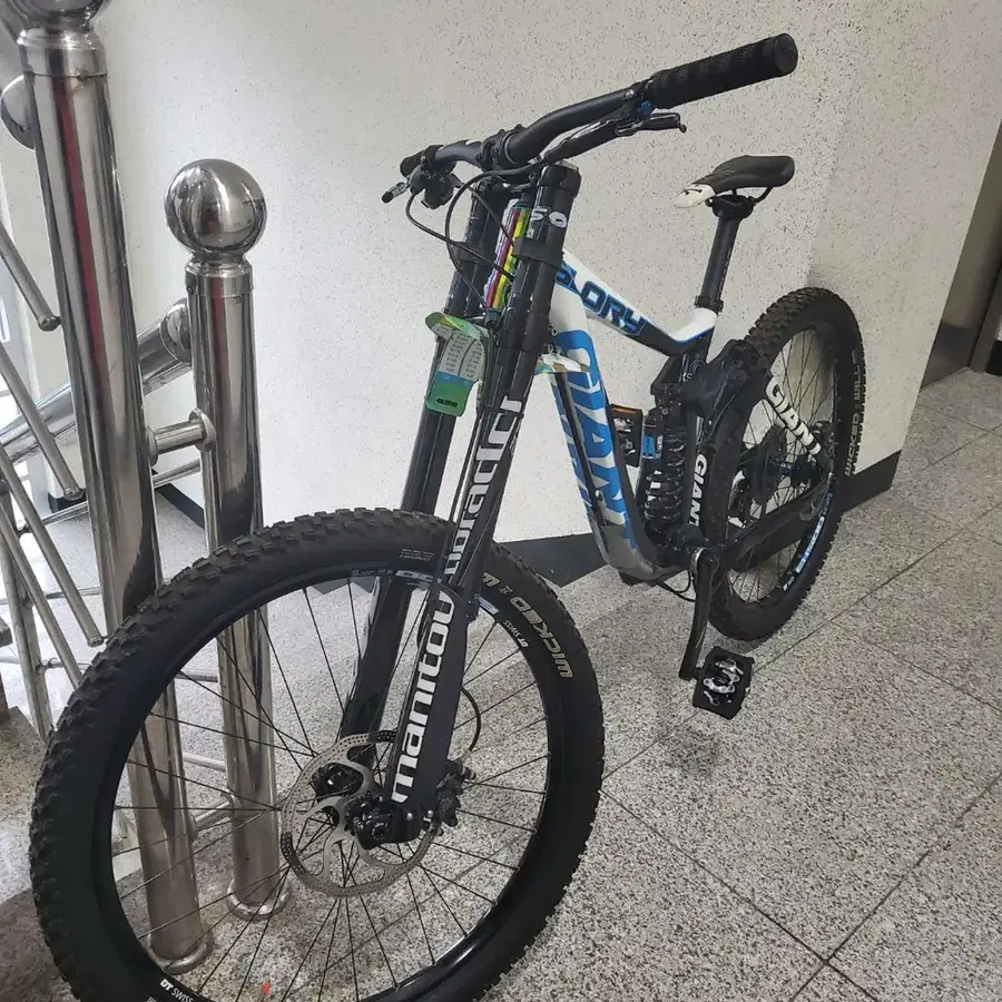 자이언트 다운힐 자전거 MTB