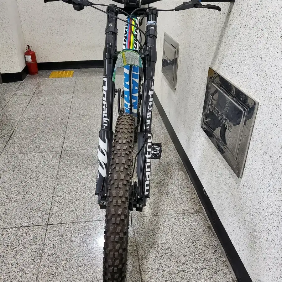 자이언트 다운힐 자전거 MTB