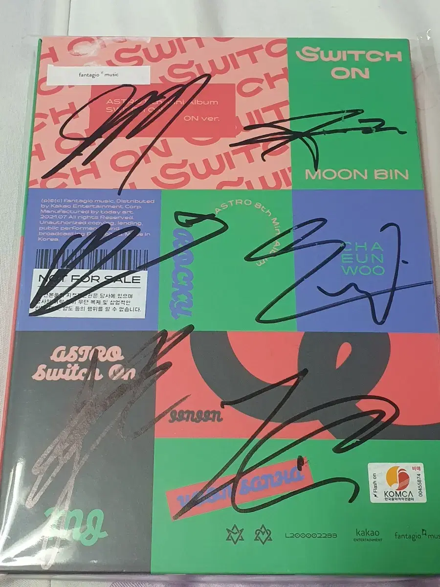 Astro autographed album BM