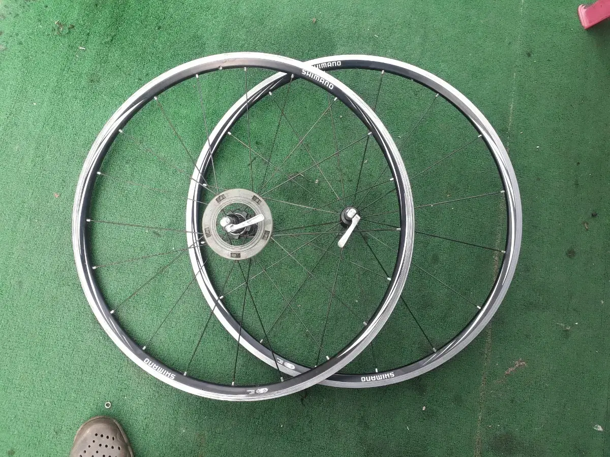 Road hybrid wheelset