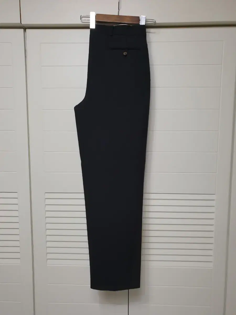 Over-fit hip slacks pants