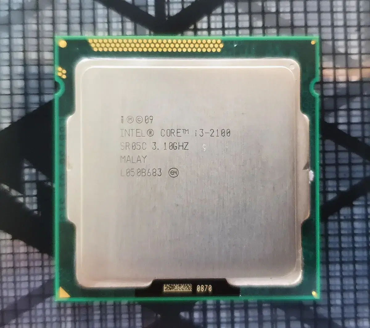 인텔 Core i3-2100 데스크탑 CPU 입니다.