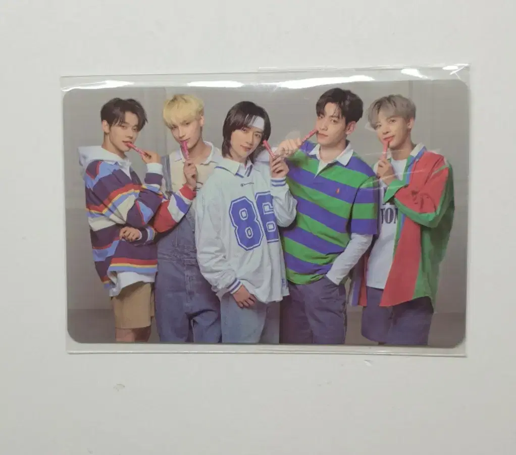 Po'il)Tuvatu Organization Photocard (shipping included)