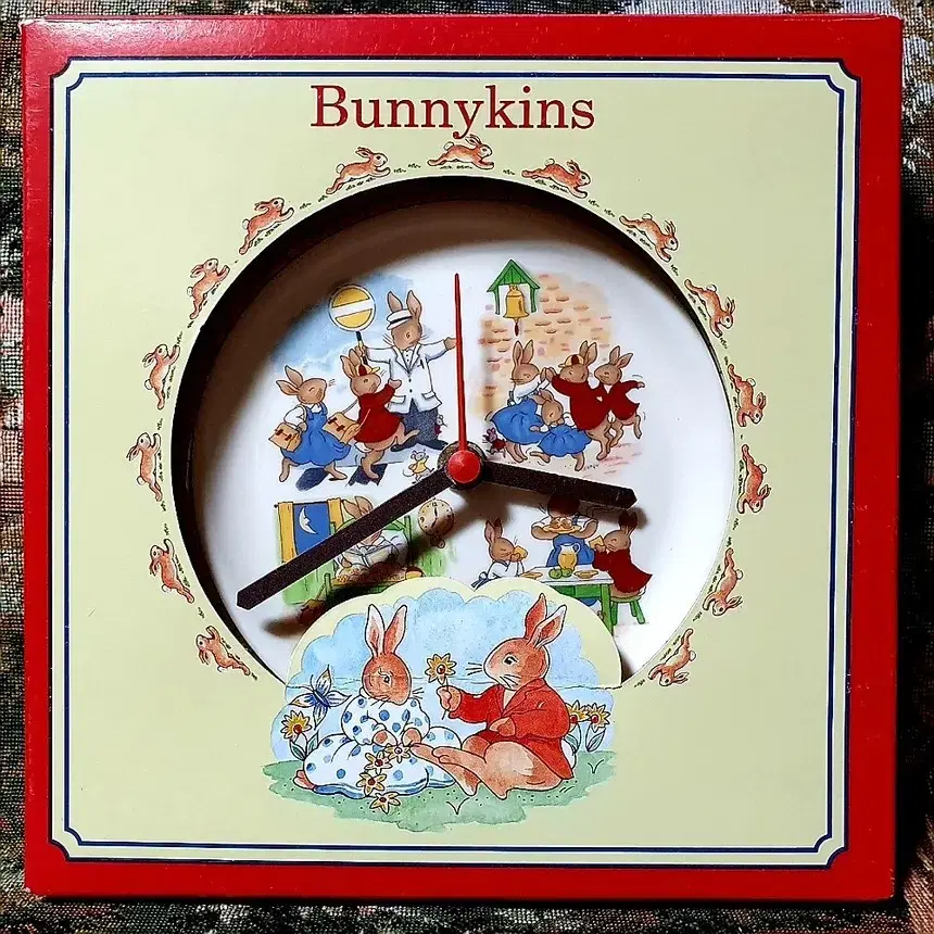 영국산 로얄덜튼 버니킨즈 BUNNYKINS 벽걸이 전자시계.